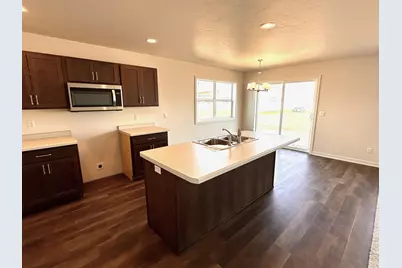 1041  McNish Ct, Sheboygan Falls, WI 53085 - Photo 5