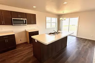 1041 McNish Ct, Sheboygan Falls, WI 53085 - Photo 5