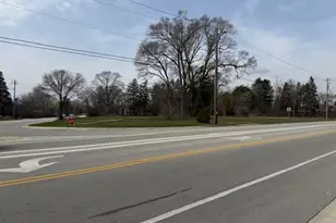 10401 N Cedarburg Rd, Mequon, WI 53092 - Photo 1