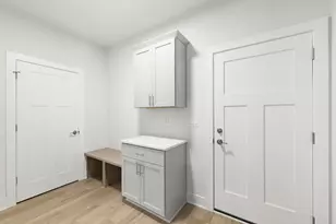 N28W25285 Parkway Ridge Circle, Pewaukee, WI 53072 - Photo 15