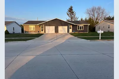 1933  Kellner St #1935, Manitowoc, WI 54220 - Photo 11