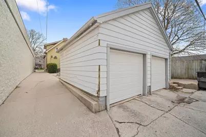 3423 S Clement Ave, Milwaukee, WI 53207 - Photo 9