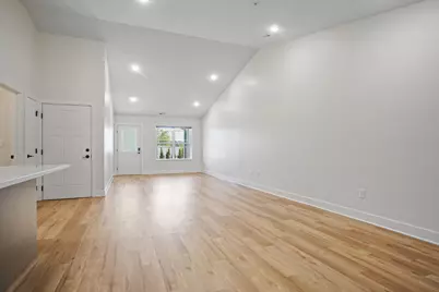 117  Eiche Dr #2, Slinger, WI 53086 - Photo 5