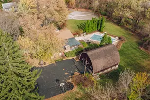 15555 Esser Ct, Brookfield, WI 53005 - Photo 7