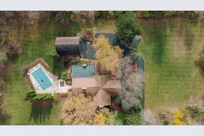 15555  Esser Ct, Brookfield, WI 53005 - Photo 3