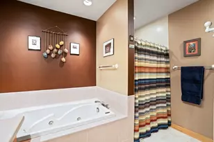 1325 N Van Buren St, Milwaukee, WI 53202 - Photo 17