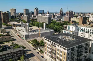 1325 N Van Buren St, Milwaukee, WI 53202 - Photo 35