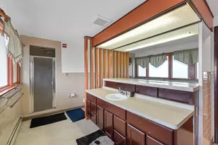 8915 W Becher St, West Allis, WI 53227 - Photo 7