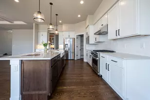 W253N5598 Cres Hl Dr, Sussex, WI 53089 - Photo 17