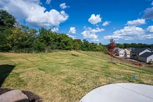 W253N5598 Cres Hl Dr, Sussex, WI 53089 - Photo 11