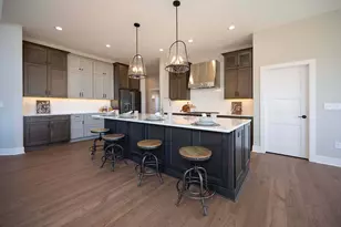 W214N6684 Fairview Dr, Menomonee Falls, WI 53051 - Photo 11