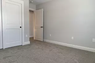 W215N4855 Kathleen Dr, Menomonee Falls, WI 53051 - Photo 21