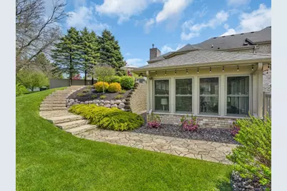 8  Lake Pointe Cir, Racine, WI 53402 - Photo 25