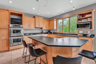 8 Lake Pointe Cir, Racine, WI 53402 - Photo 9