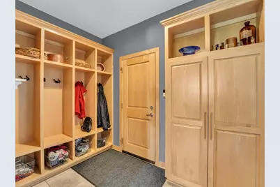 8  Lake Pointe Cir, Racine, WI 53402 - Photo 13