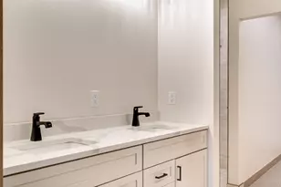 4051 Brooke Elizabeth Dr, Onalaska, WI 54650 - Photo 11