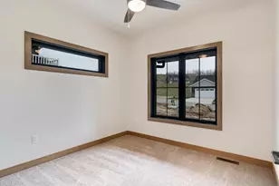 4051 Brooke Elizabeth Dr, Onalaska, WI 54650 - Photo 7