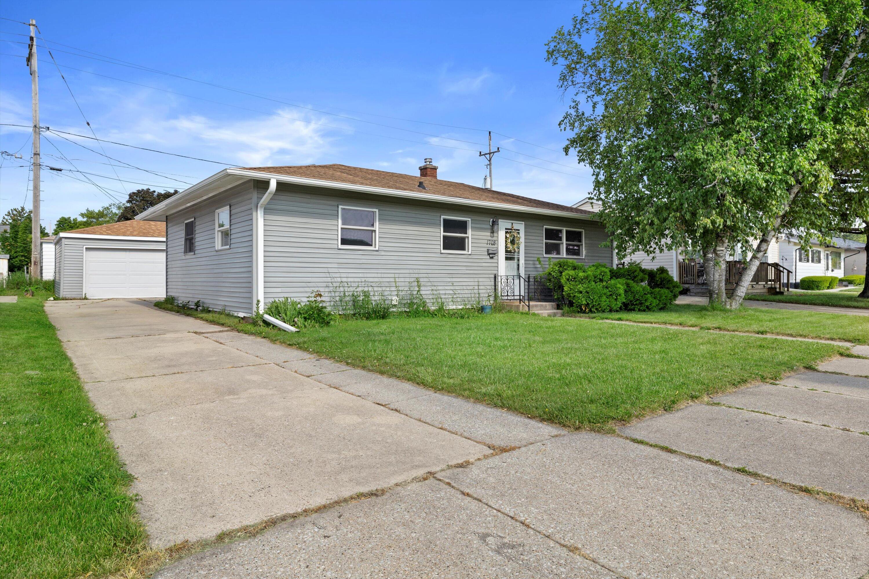 1708 Shoop St, Racine, WI 53404 - MLS 1922166 - Coldwell Banker