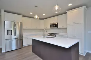 644 Standing Stone Dr, Waukesha, WI 53189 - Photo 9