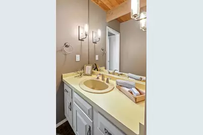 8500 N River Rd, River Hills, WI 53217 - Photo 71