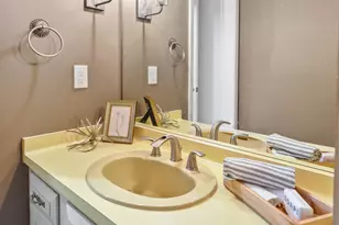 8500 N River Rd, River Hills, WI 53217 - Photo 71