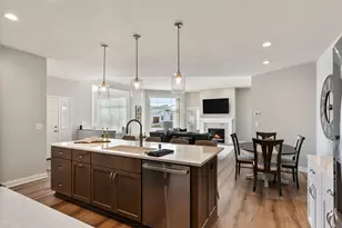 940 Mary Grace Ct, Grafton, WI 53024 - Photo 3