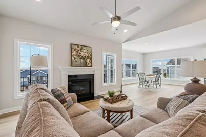 527 N Boulder Ridge Dr, Lake Geneva, WI 53147 - Photo 5