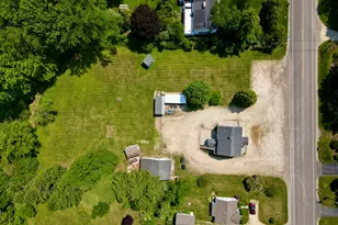 3172 N Riverside Dr, Saukville, WI 53080 - Photo 23