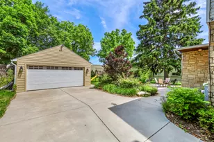 129 S Jackson St, Elkhorn, WI 53121 - Photo 3