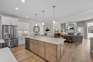 847 N Verona Cir, Grafton, WI 53024 - Photo 3