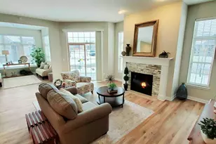 847 N Verona Cir, Grafton, WI 53024 - Photo 3