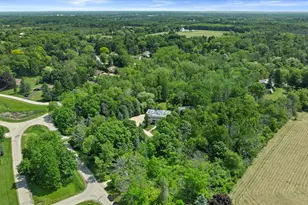 W222N8208 Plainview Pkwy, Lisbon, WI 53089 - Photo 9