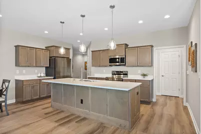 421  Standing Stone Dr #17-39, Waukesha, WI 53189 - Photo 3