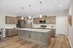 421 Standing Stone Dr, Waukesha, WI 53189 - Photo 3