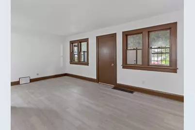 5751 N 38th St, Milwaukee, WI 53209 - Photo 9