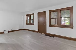 5751 N 38th St, Milwaukee, WI 53209 - Photo 9