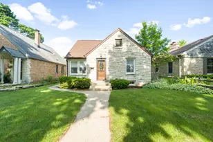 5711 N Braeburn Ln, Glendale, WI 53209 - Photo 1