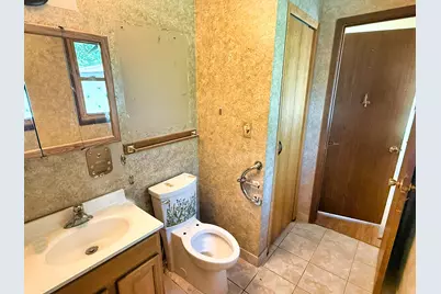 1228  Lakeview Ave, South Milwaukee, WI 53172 - Photo 11