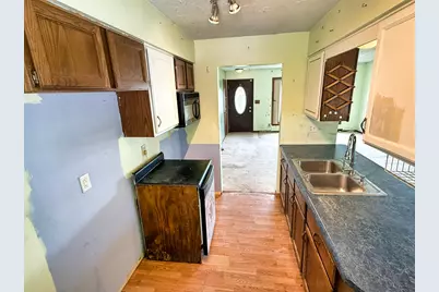 1228  Lakeview Ave, South Milwaukee, WI 53172 - Photo 9