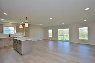 621 Standing Stone Dr, Waukesha, WI 53189 - Photo 9