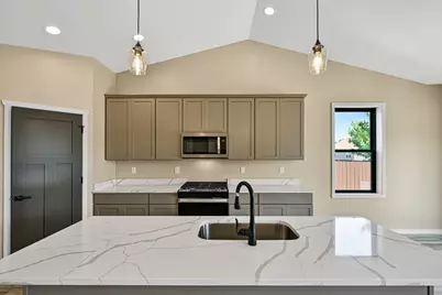 213  Cedar Ave, Delavan, WI 53115 - Photo 9