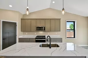 213 Cedar Ave, Delavan, WI 53115 - Photo 9