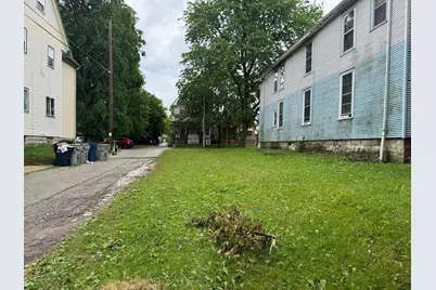323 N 31st St, Milwaukee, WI 53208 - Photo 3