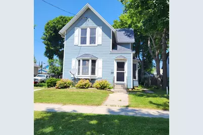 612  Buffalo St, Manitowoc, WI 54220 - Photo 1