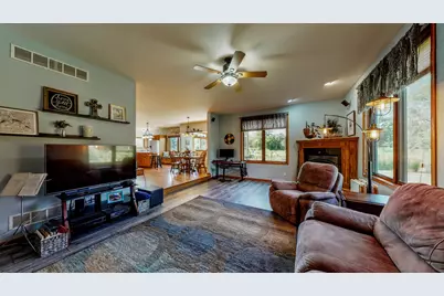 615  Fairway Cir, Jefferson, WI 53549 - Photo 11