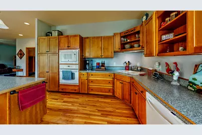 615  Fairway Cir, Jefferson, WI 53549 - Photo 3