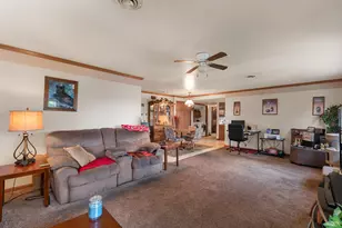 947 Broadmoore Dr, Hartford, WI 53027 - Photo 7