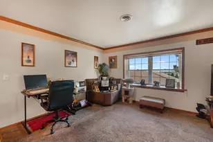 947 Broadmoore Dr, Hartford, WI 53027 - Photo 3