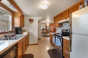 947 Broadmoore Dr, Hartford, WI 53027 - Photo 11