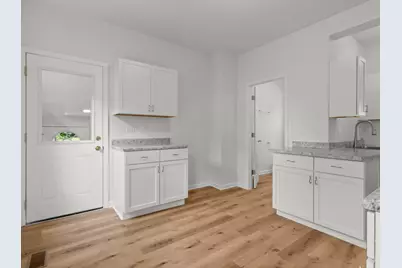 2941 N Dr William Finlayson St, Milwaukee, WI 53212 - Photo 17